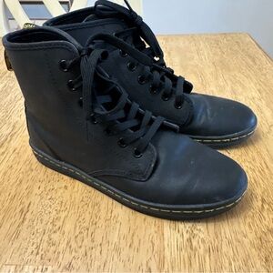 Dr. Martens Shoreditch Black Leather Lace Up Booties size 7/38